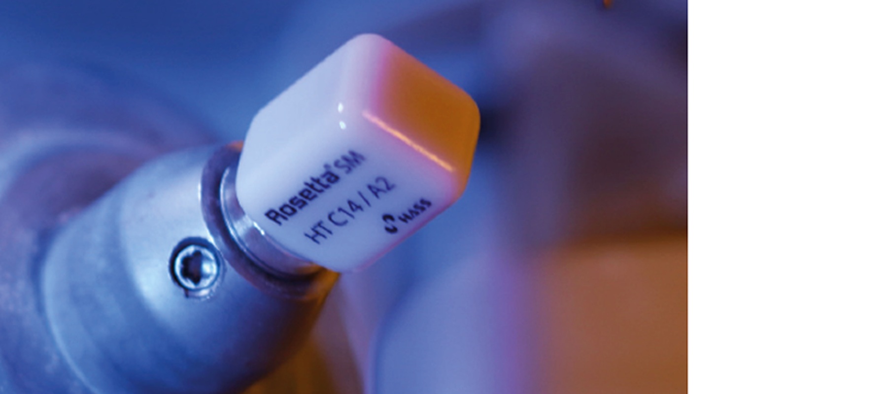 Rosetta SM CAD/CAM block
A Rosetta SM lithium disilicate CAD/CAM block mounted on a milling holder under blue and orange light.